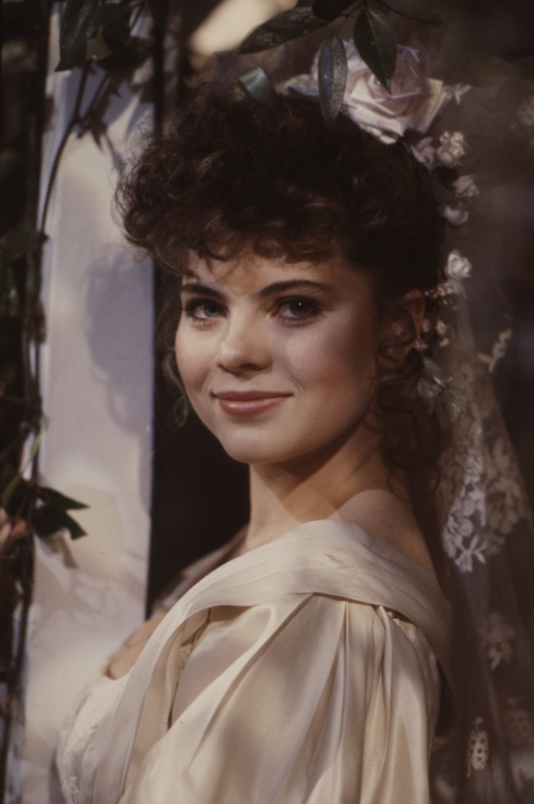 Yasmine Bleeth appearing on the soap opera, 