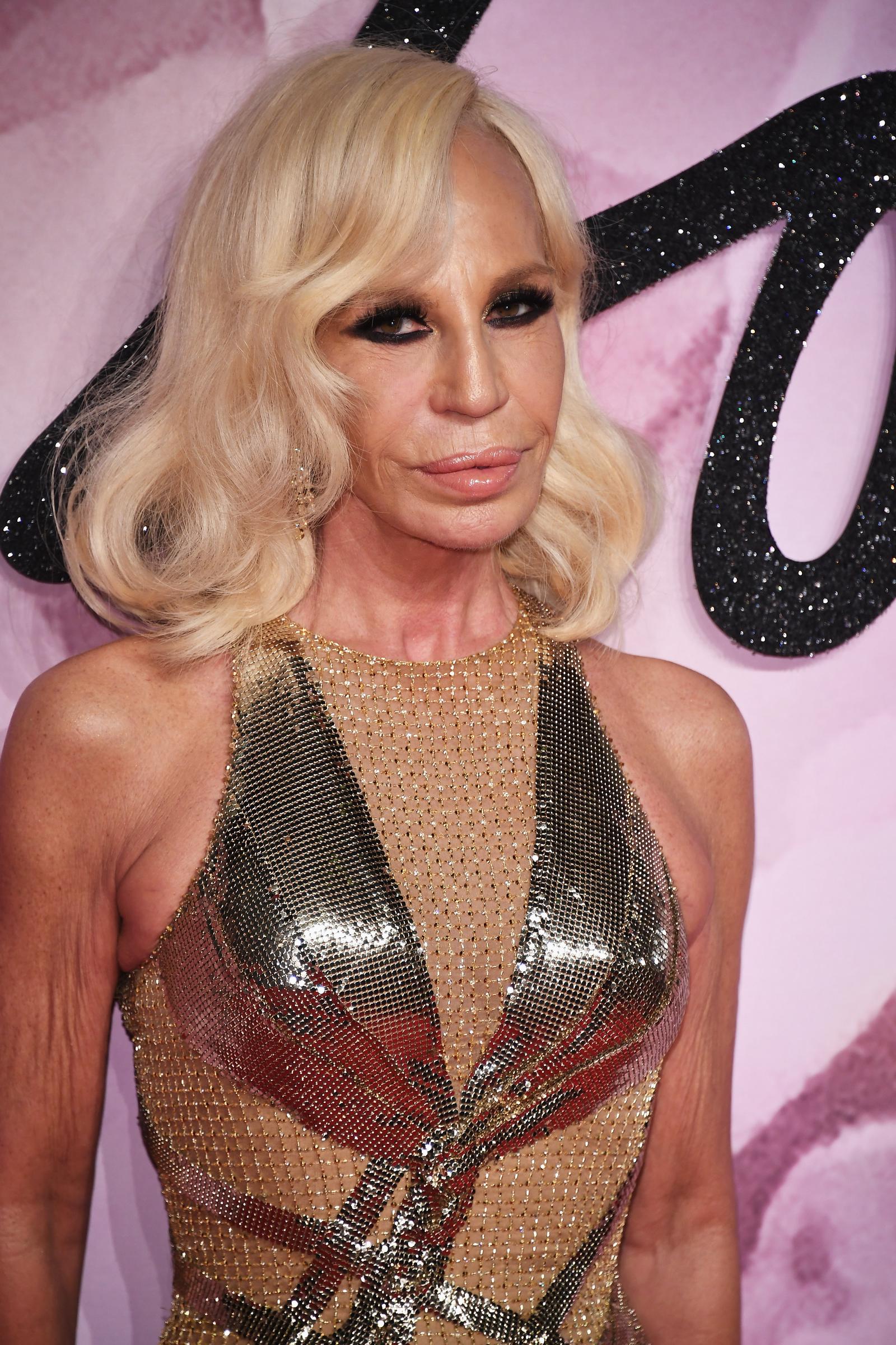 Donatella Versace, 61, attended The Fashion Awards on December 5, 2016, in London, United Kingdom. Her face showed deep creasing and fine lines around the mouth and lower cheeks, a prominent and angular nose, and long, heavily shaded eyes contrasting with the smooth skin of her forehead.