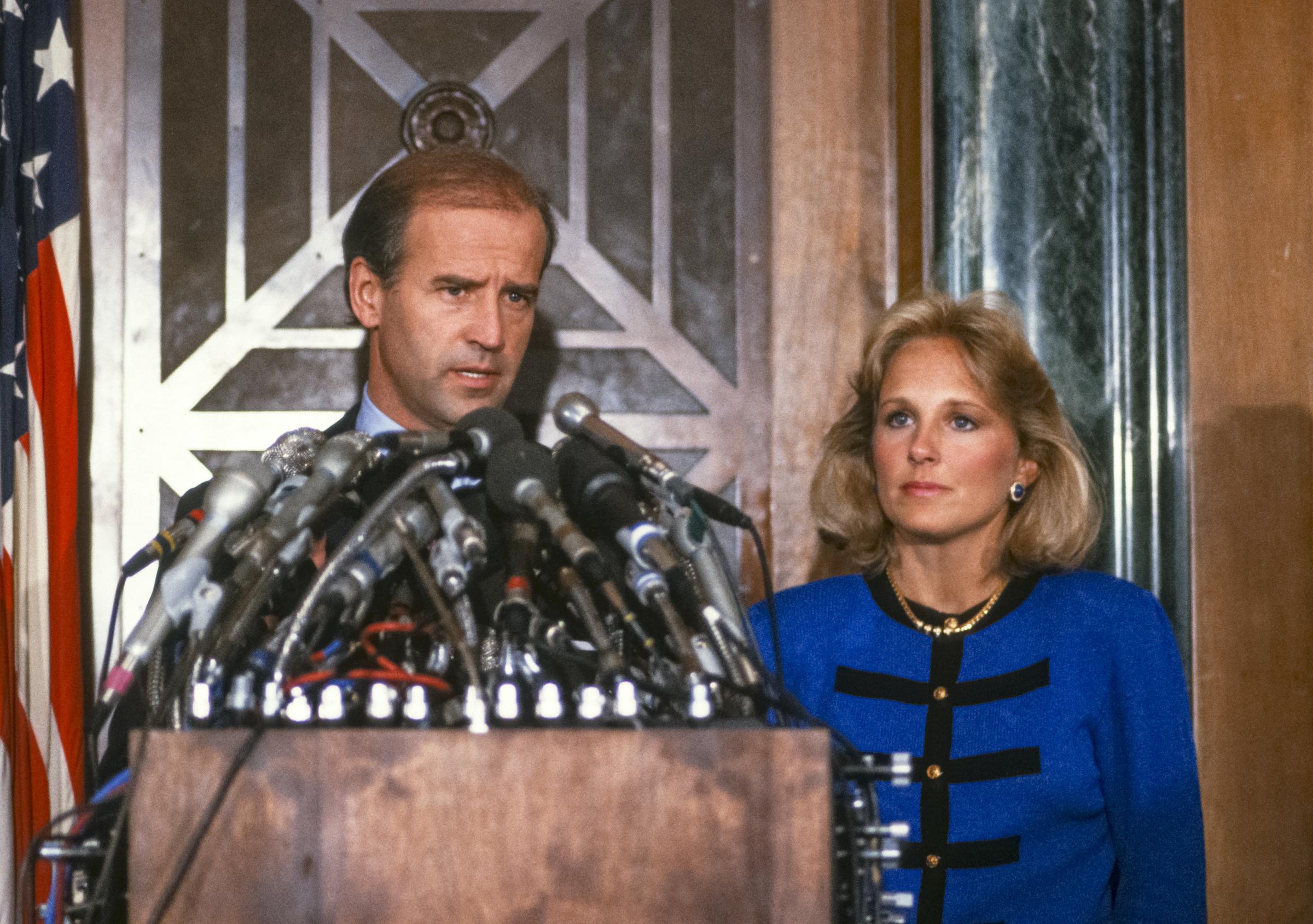 Joe and Jill Biden during a press conference on September 23, 1987, in Washington D.C. | Source: Getty Images