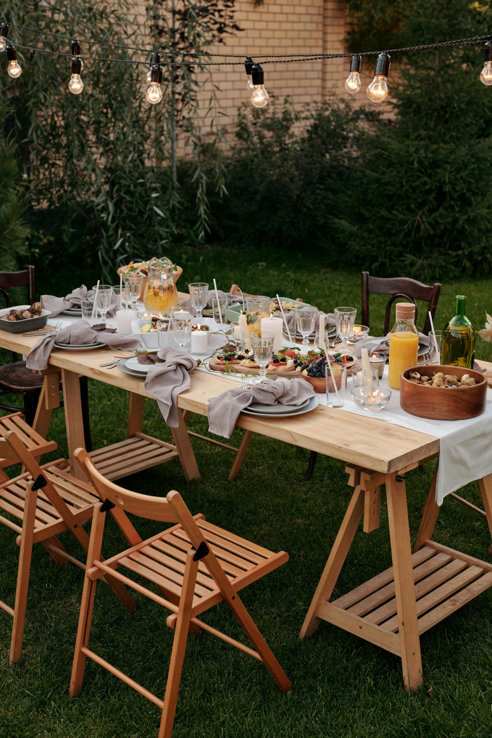 A dinner table placed in the backyard of a house | Source: Pexels