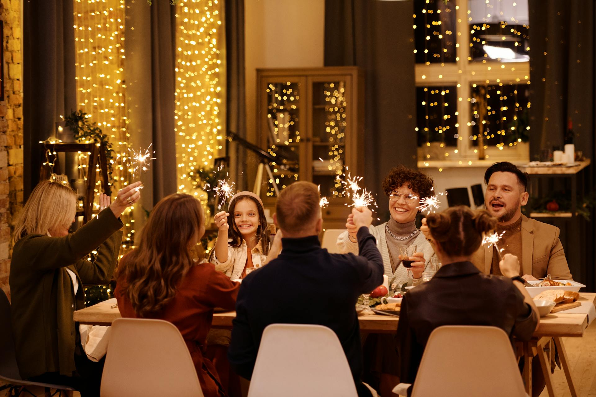 A family having Christmas dinner | Source: Pexels