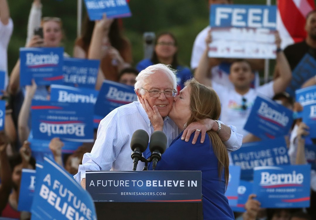 Bernie and Jane Sanders at a campaign rally on June 9, 2016, in Washington, D.C. | Source: Getty Images