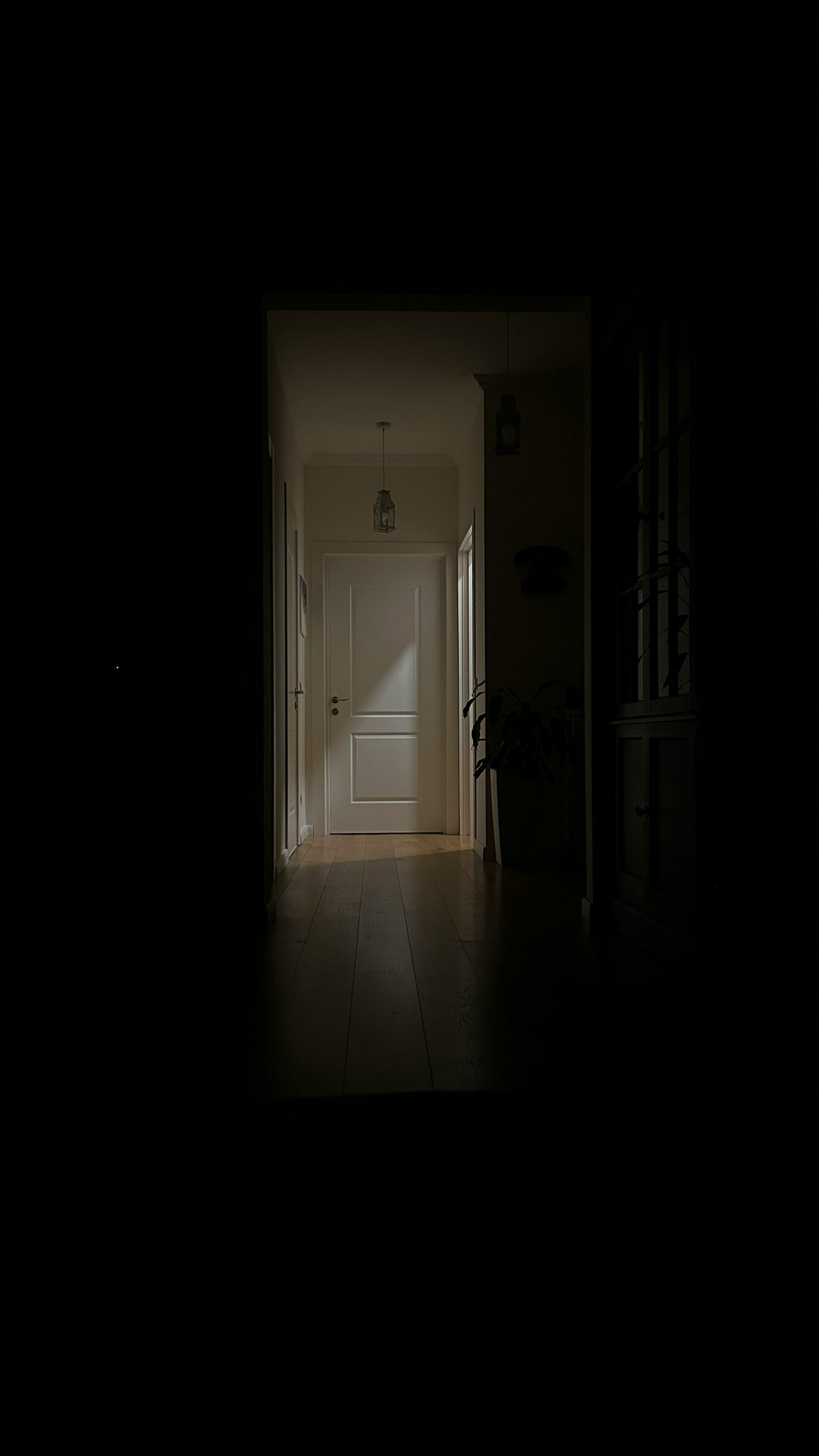 A room in the hallway | Source: Unsplash