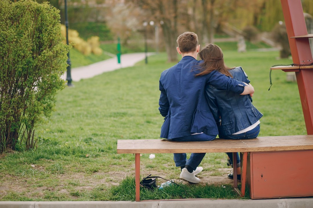 A couple sitting in a park | Source: Freepik