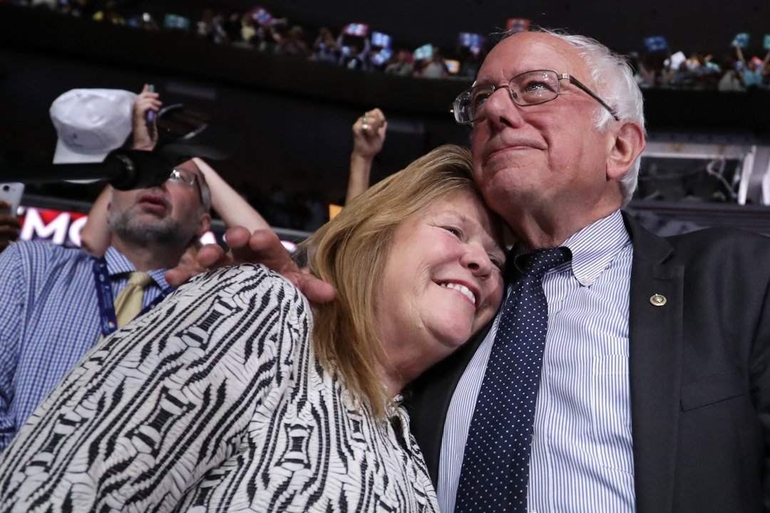 Jane and Bernie Sanders on the second day of the Democratic National Convention on July 26, 2016, in Philadelphia, Pennsylvania. | Source: Getty Images