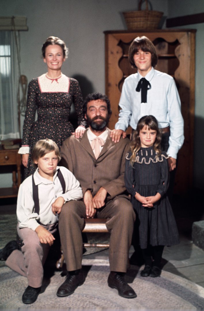 Bonnie Bartlett as Grace Snider, Radames Pera as John Sanderson, Brian Part as Carl Sanderson, Victor French as Isaiah Edwards, and Kyle Richards as Alicia Sanderson in
