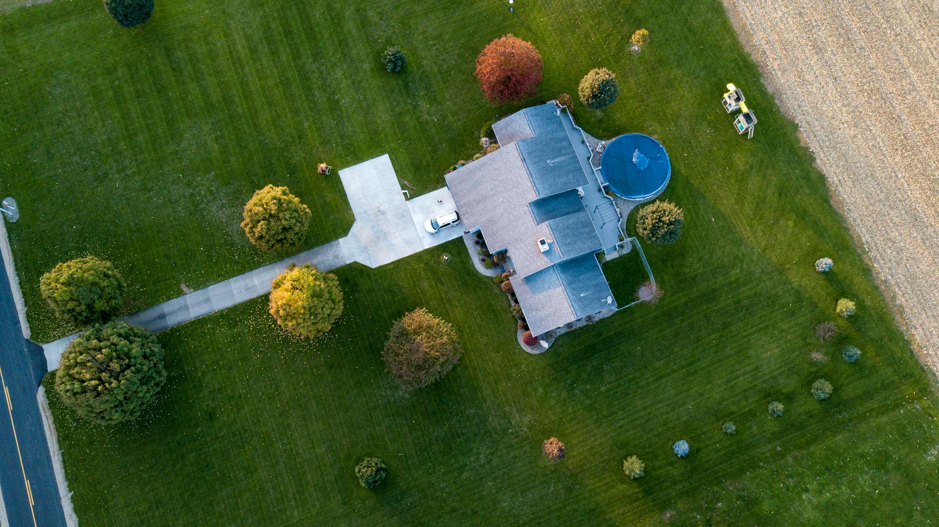 An aerial view of a house | Source: Pexels