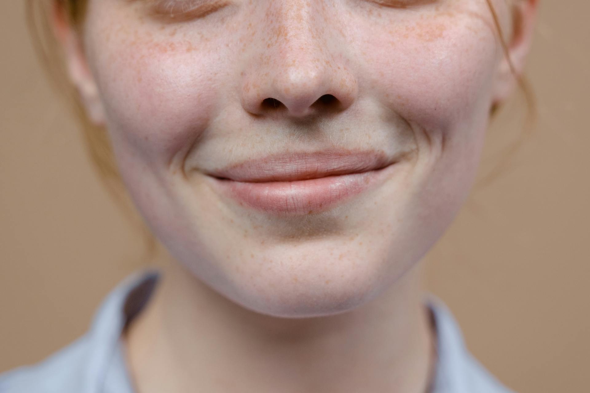 A woman smiling | Source: Pexels