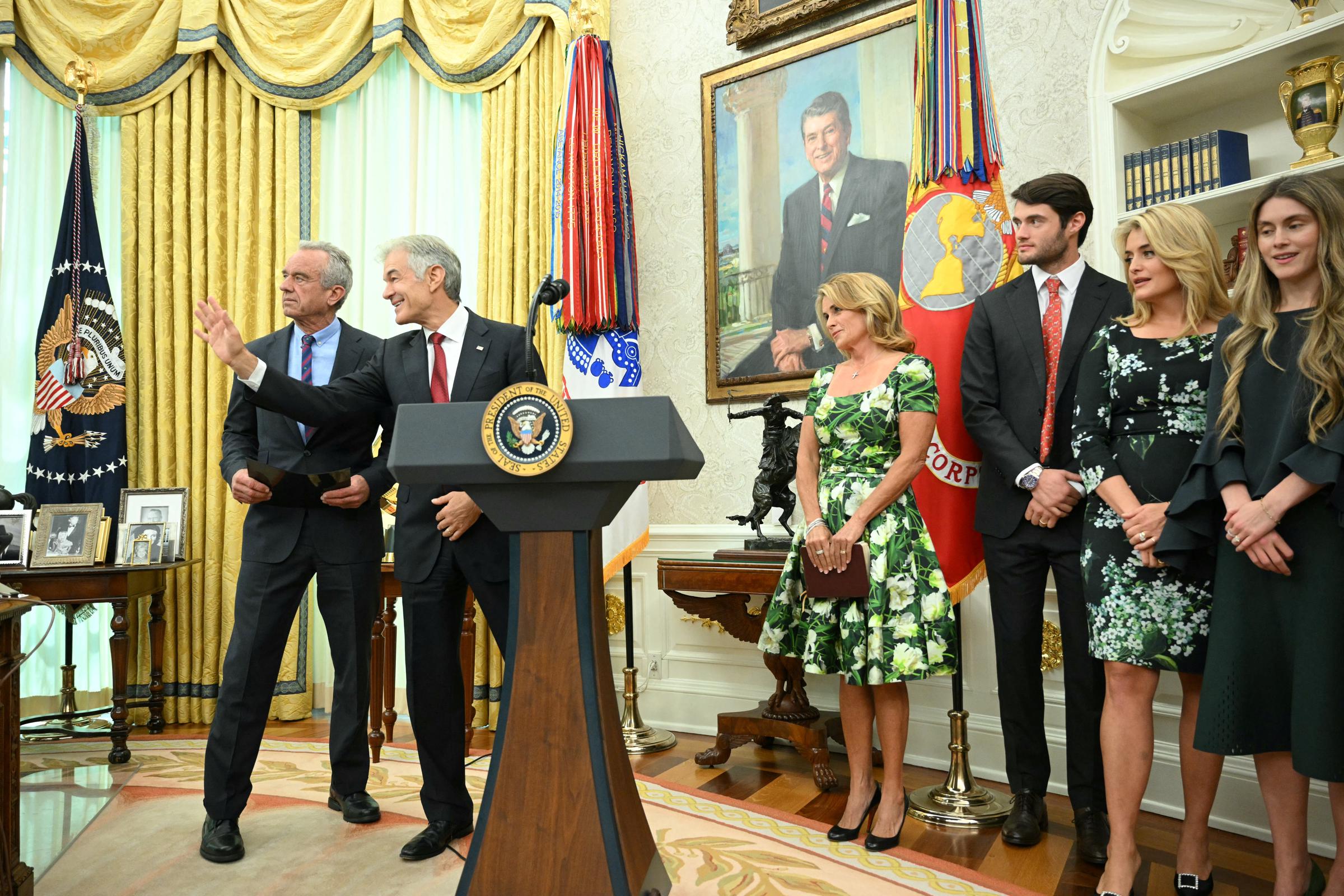 Dr. Mehmet Oz talks to Robert F. Kennedy Jr. as his wife Lisa, son Oliver, and daughters Daphne and Zoe Oz look on, in the Oval Office of the White House in Washington, DC, on April 18, 2025 | Source: Getty Images