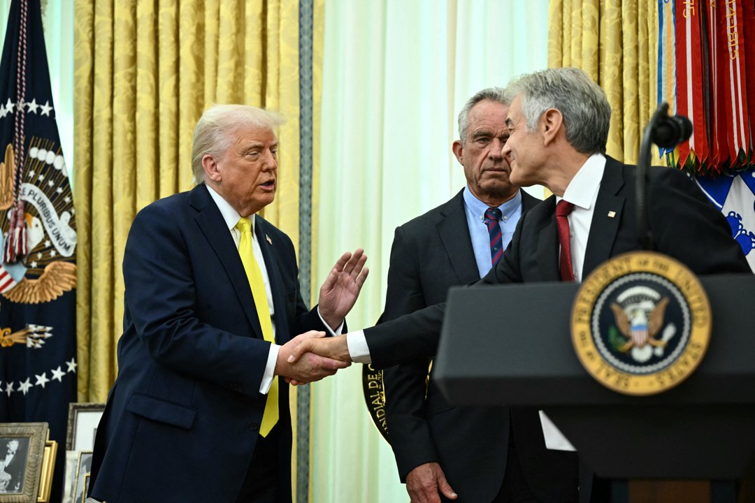 Donald Trump congratulates Dr. Mehmet Oz on April 18, 2025 | Source: Getty Images