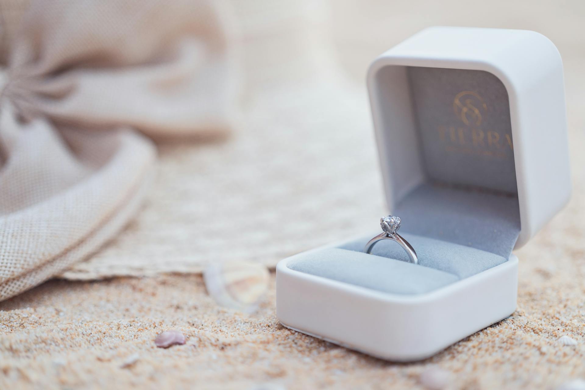 A ring in a box | Source: Pexels