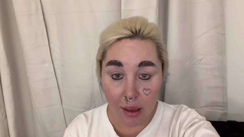 Amanda Bynes from a social media story dated November 5, 2025. | Source: Instagram/amandapandapandapanda1