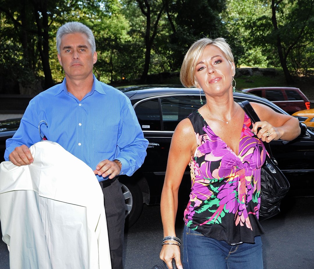 Kate Gosselin and Steve Neild walk on the streets of Manhattan on September 14, 2009 | Source: Getty Images