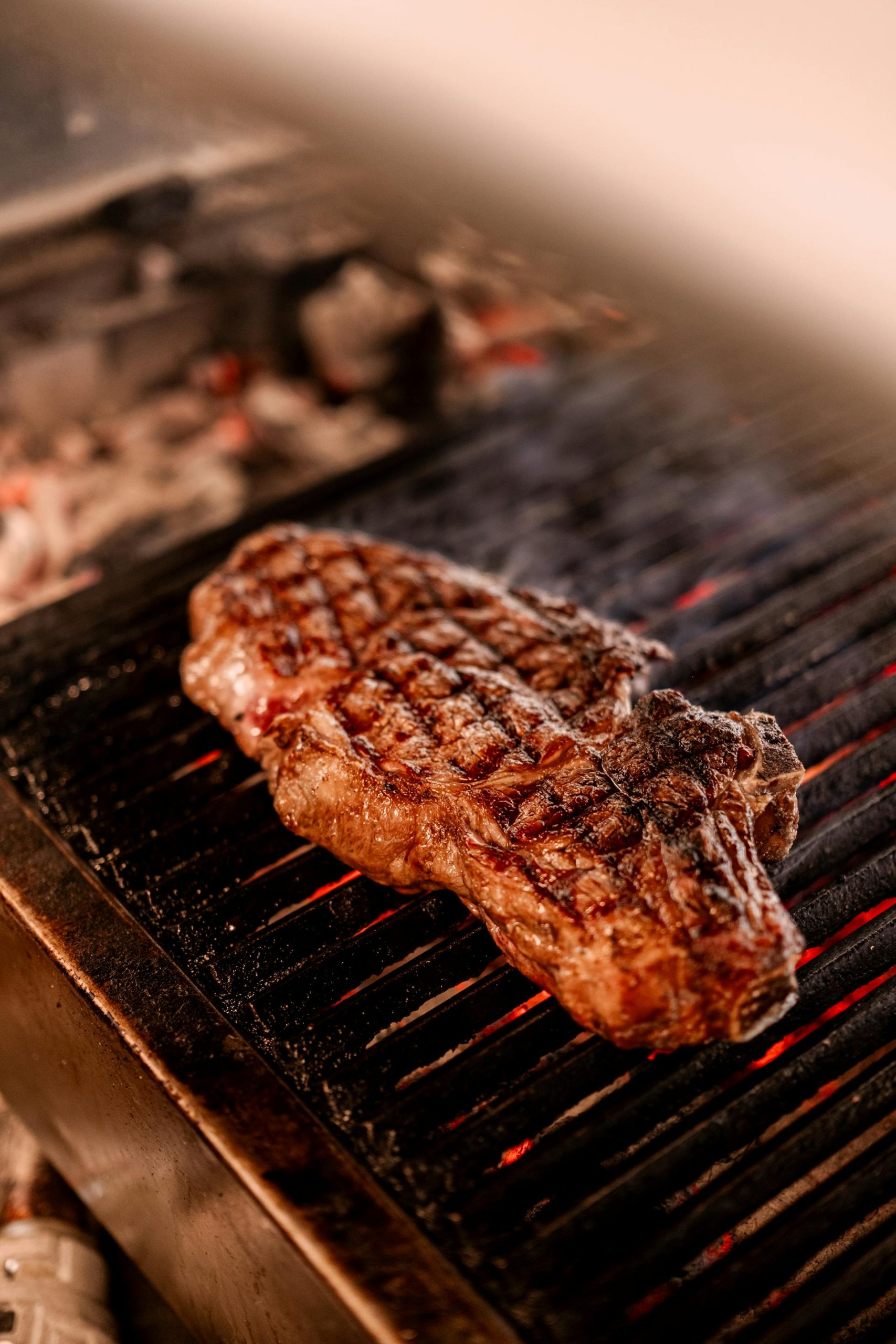 A piece of grilled steak on an open flame barbecue | Source: Pexels