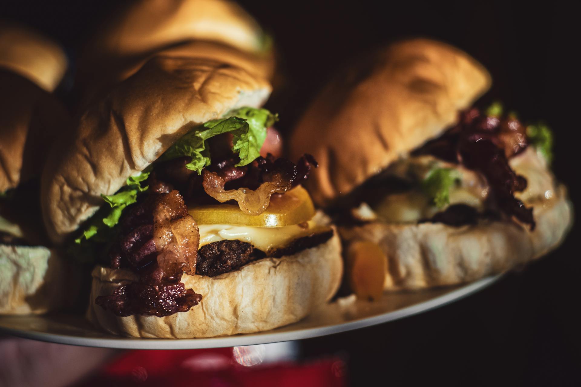 A close-up shot of burgers on a plate | Source: Pexels