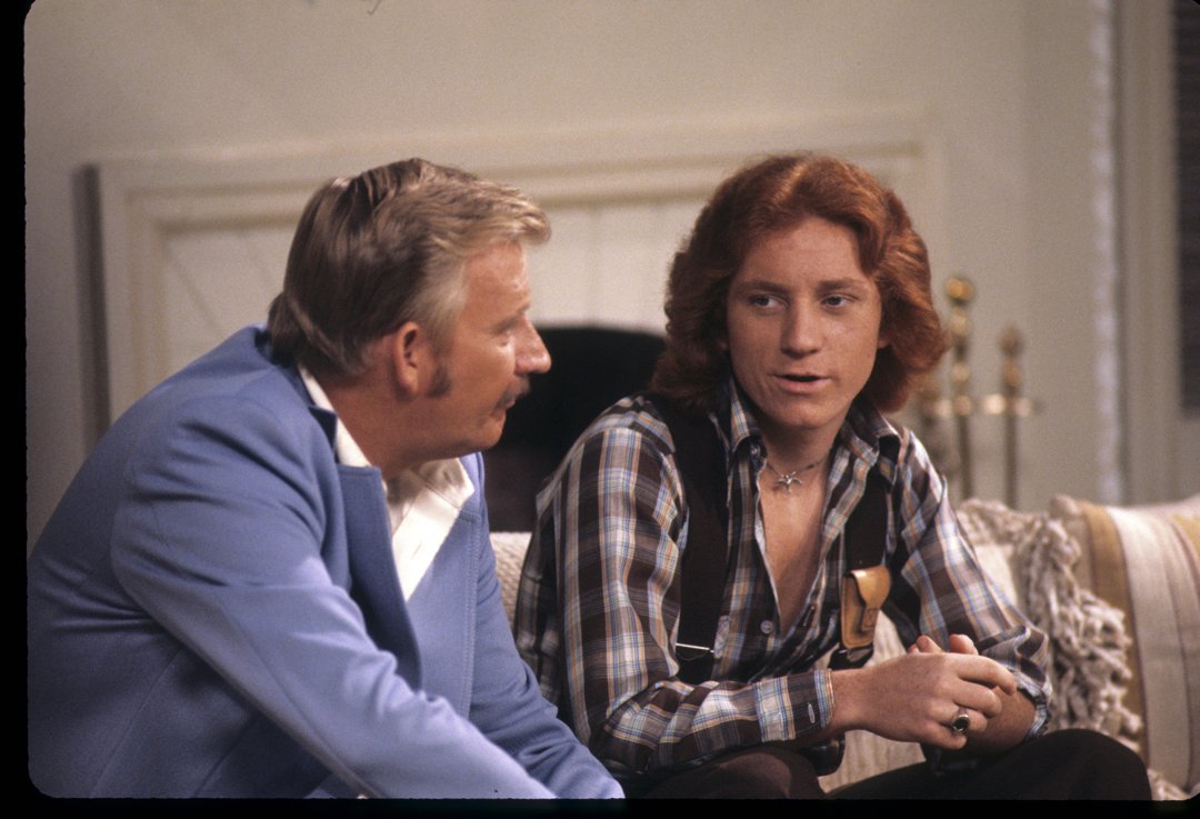 Dave Madden and Danny Bonaduce filming a special in 1977. | Source: Getty Images