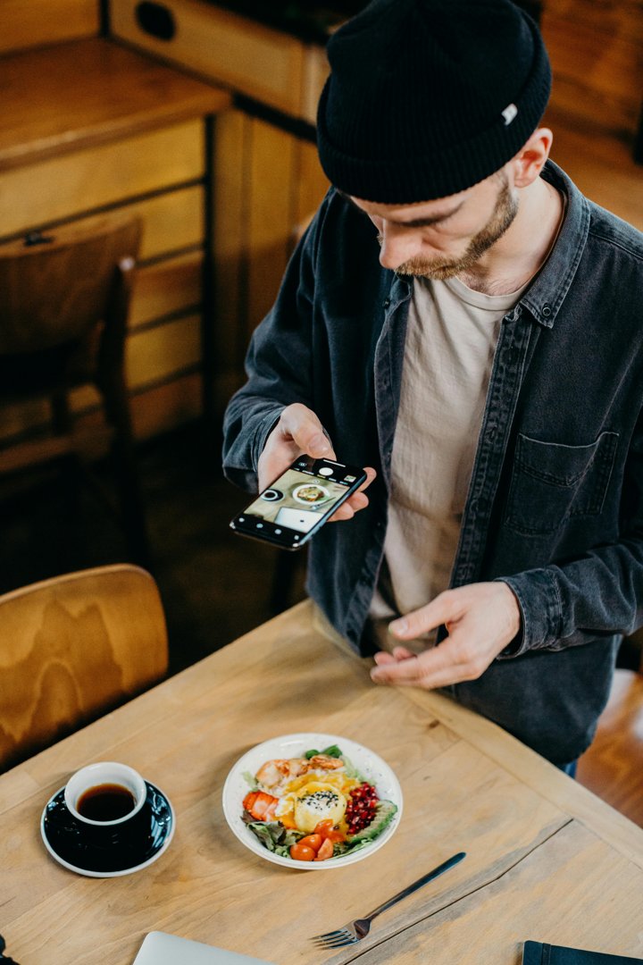 A man taking a photo of a meal | Source: Pexels