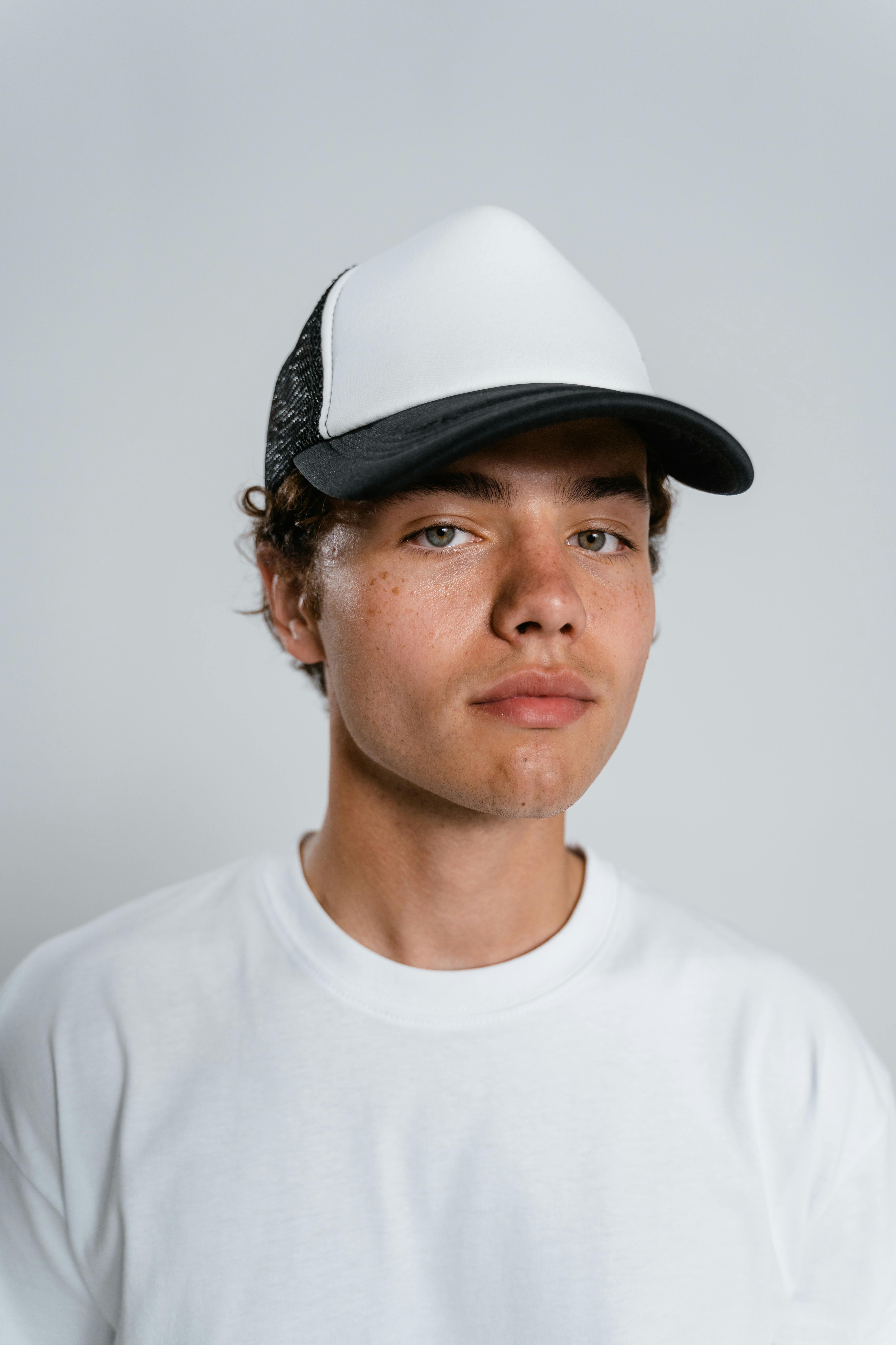 An upset older woman | Source: Midjourney