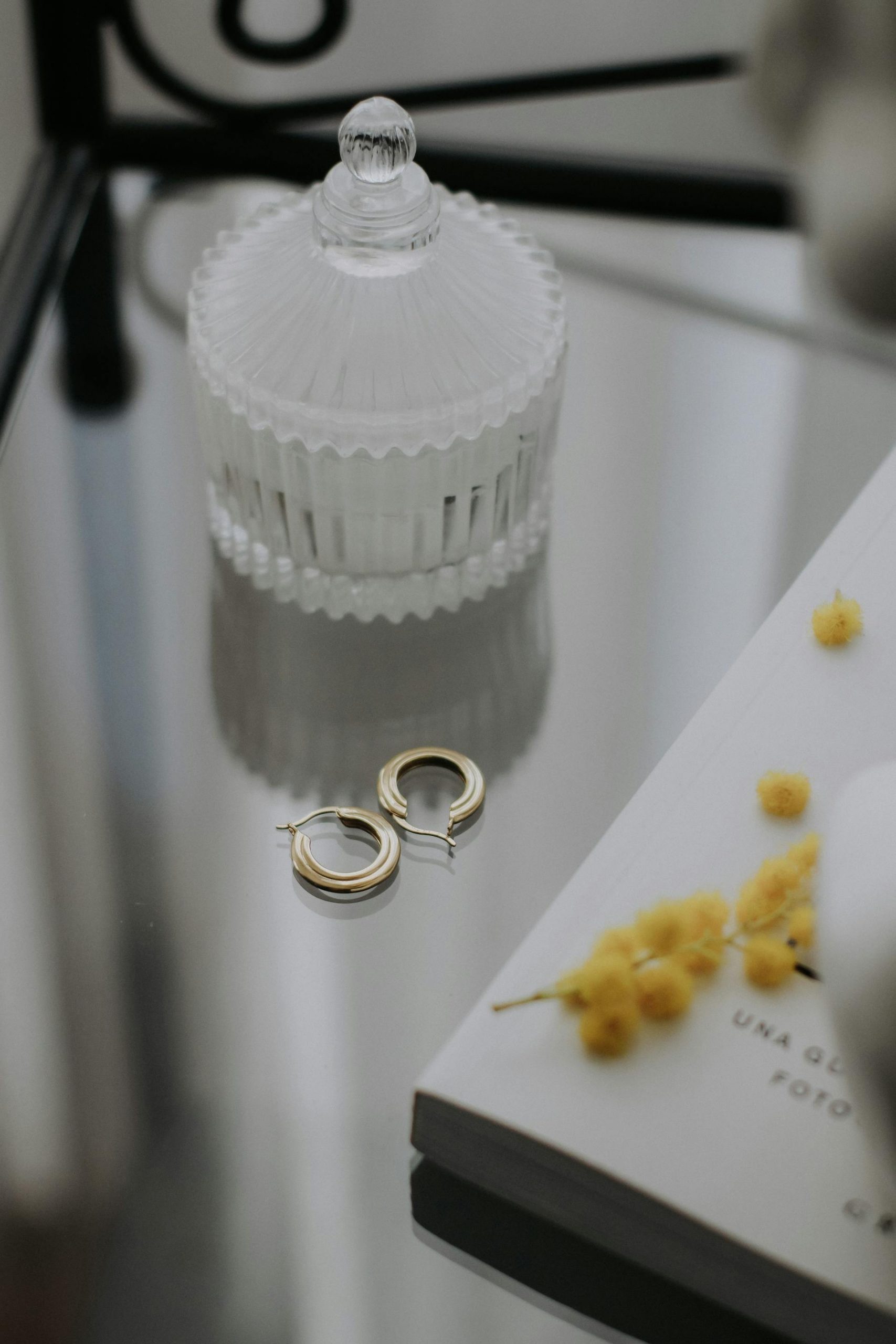 Earrings on a table | Source: Pexels