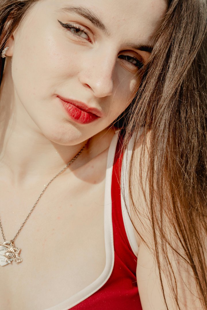 A close-up of a woman | Source: Pexels