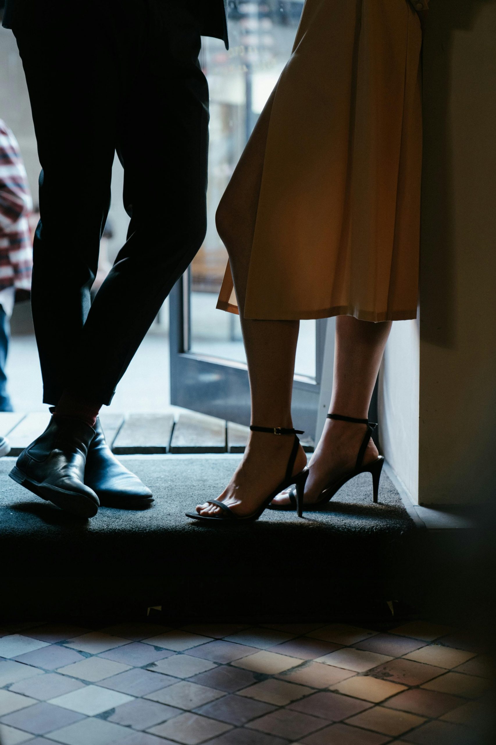 The legs of a man and a woman | Source: Pexels