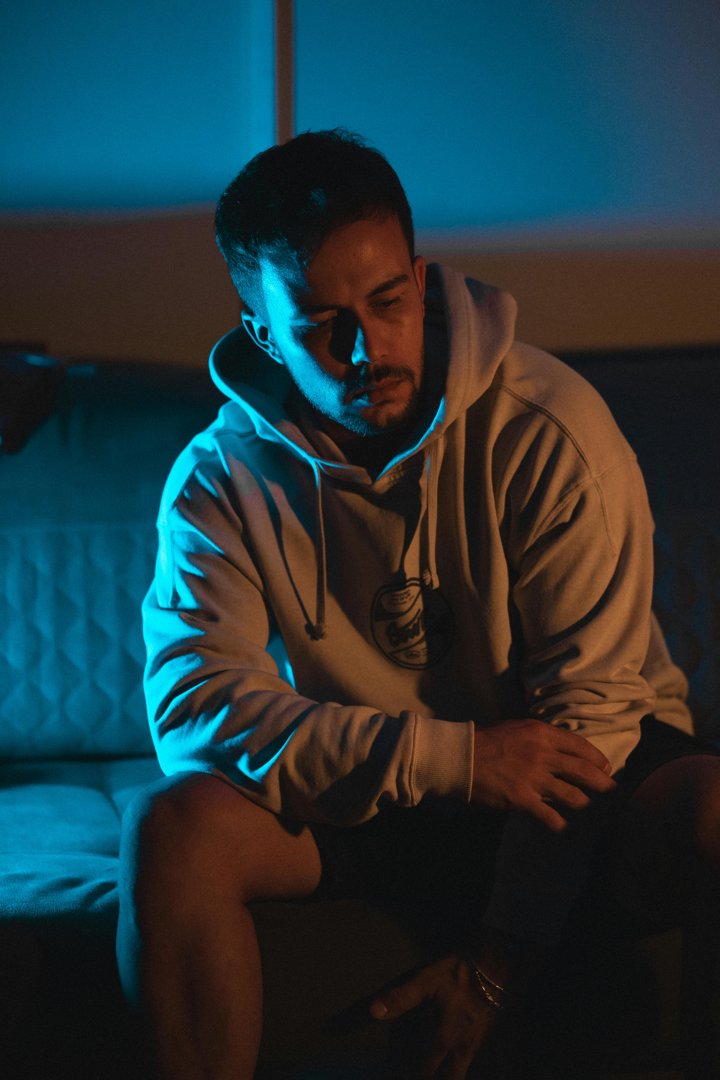 A serious man in a dark living room | Source: Pexels