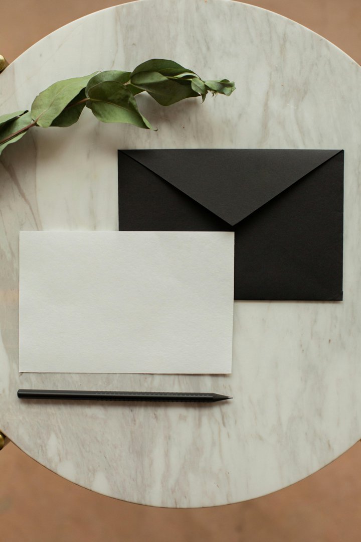 An envelope on a table | Source: Pexels