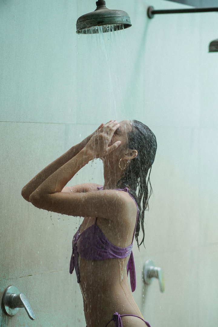 A woman taking a shower | Source: Pexels