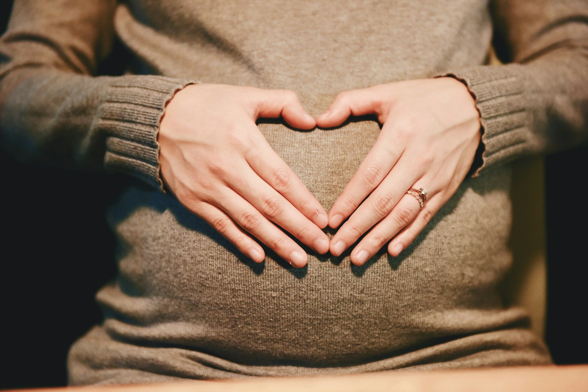 A pregnant woman holding her baby bump | Source: Unsplash