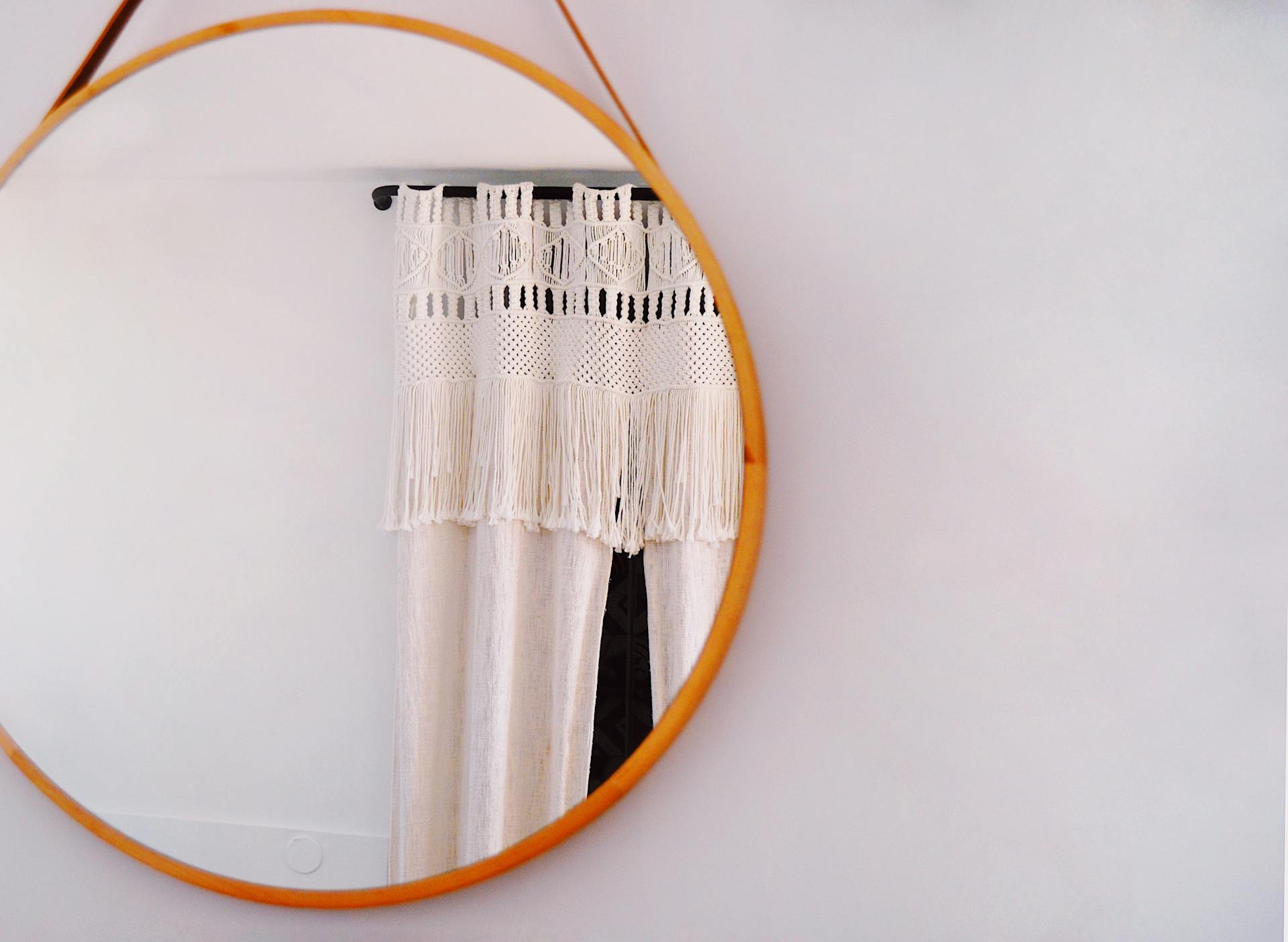 A mirror | Source: Pexels