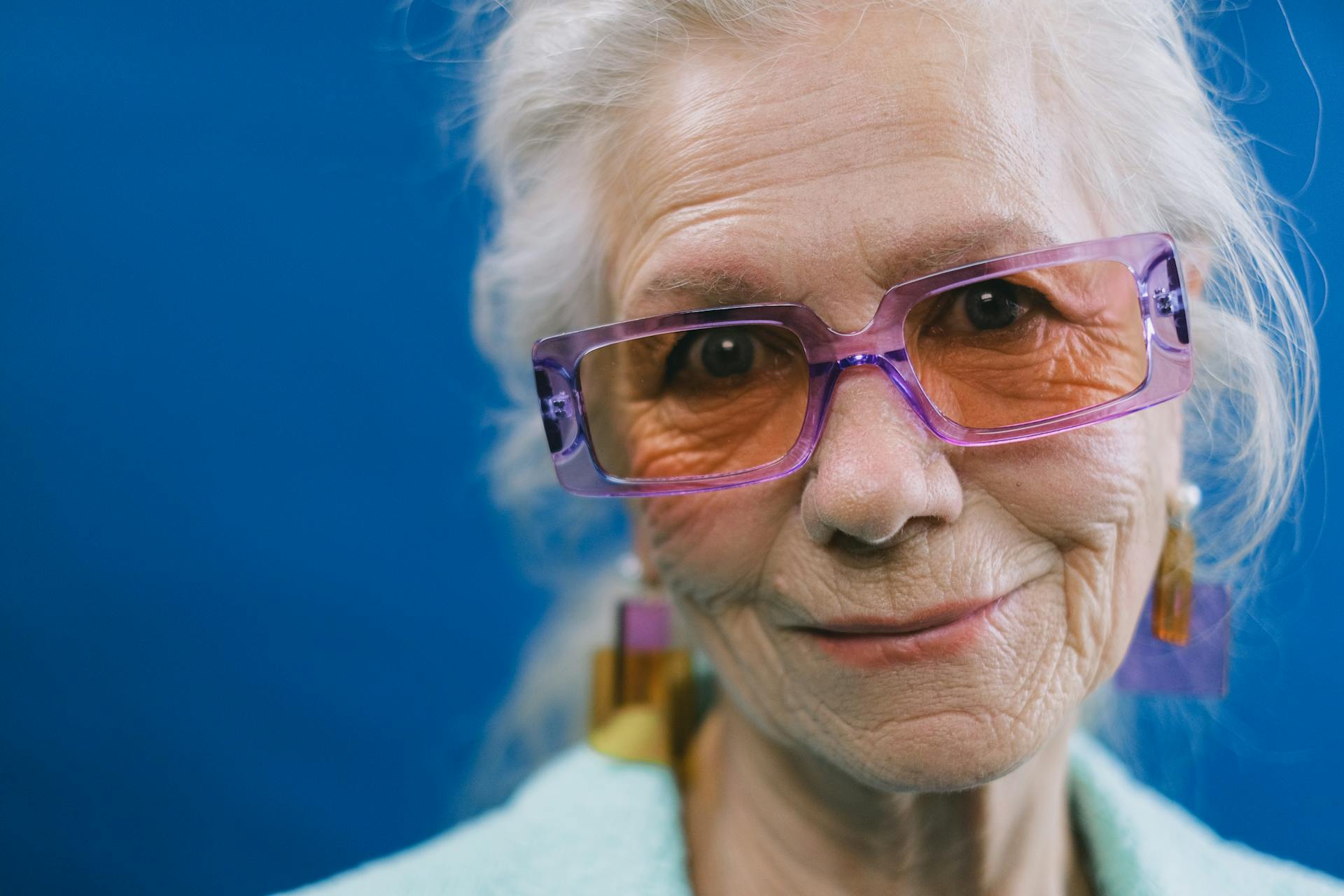 An older woman wearing glasses | Source: Pexels