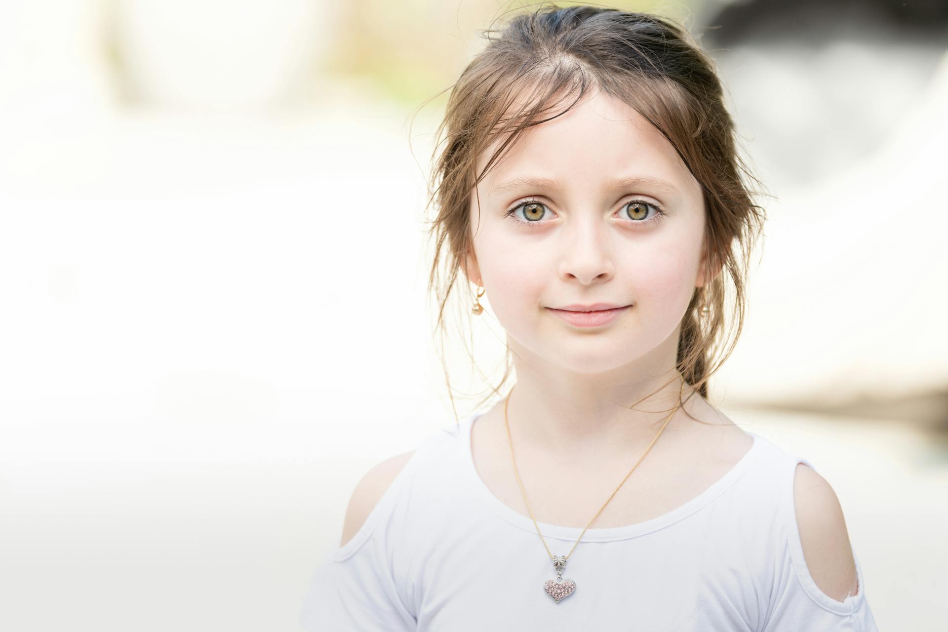 A little girl smiling | Source: Pexels