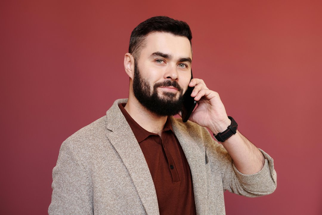 A man on a call | Source: Pexels