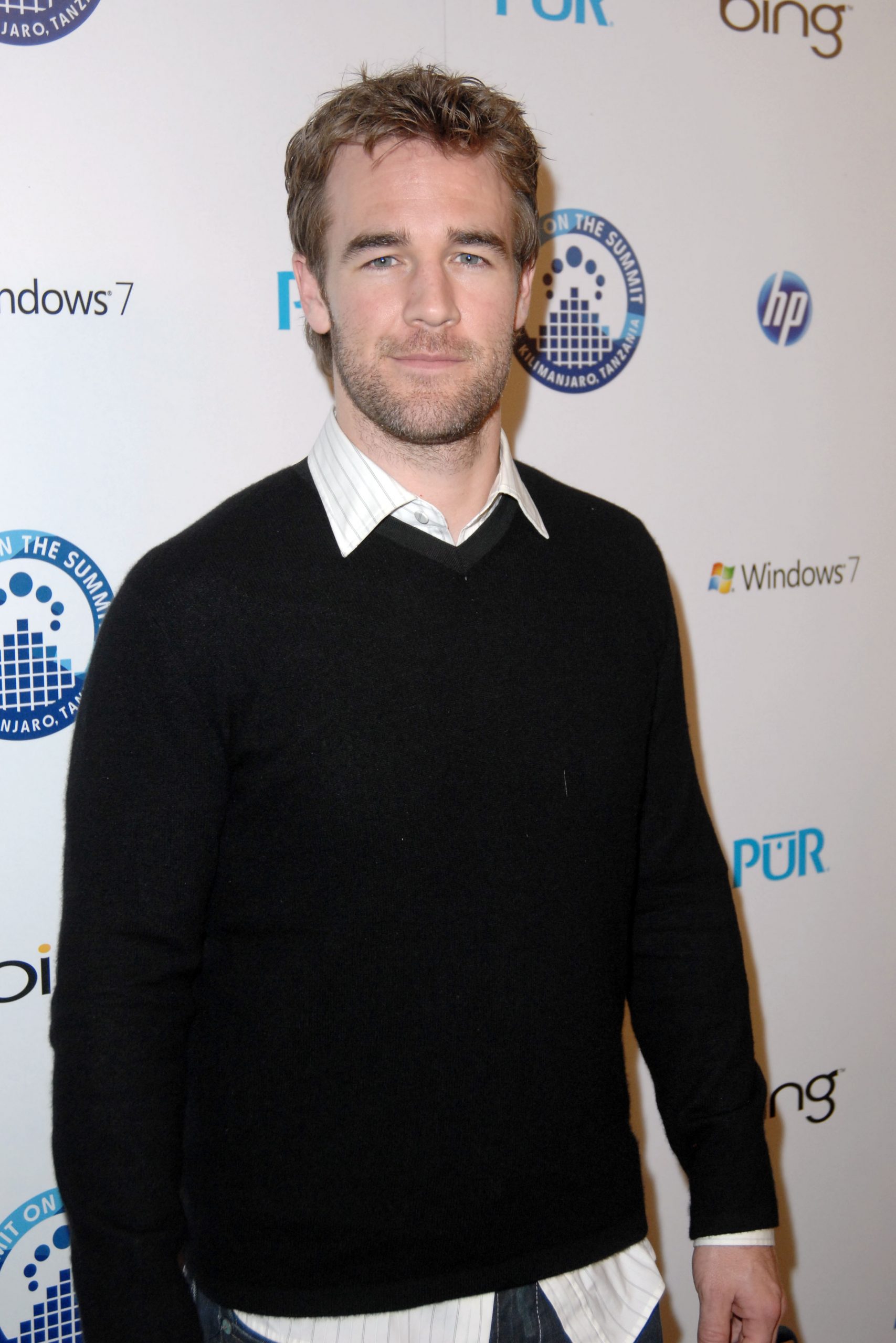 James Van Der Beek steps onto the carpet in a crisp shirt and black sweater, exuding effortless polish. His relaxed stance adds warmth, reflecting quiet support for the cause. At the Summit on the Summit pre-ascent event, he blends casual style with calm confidence.