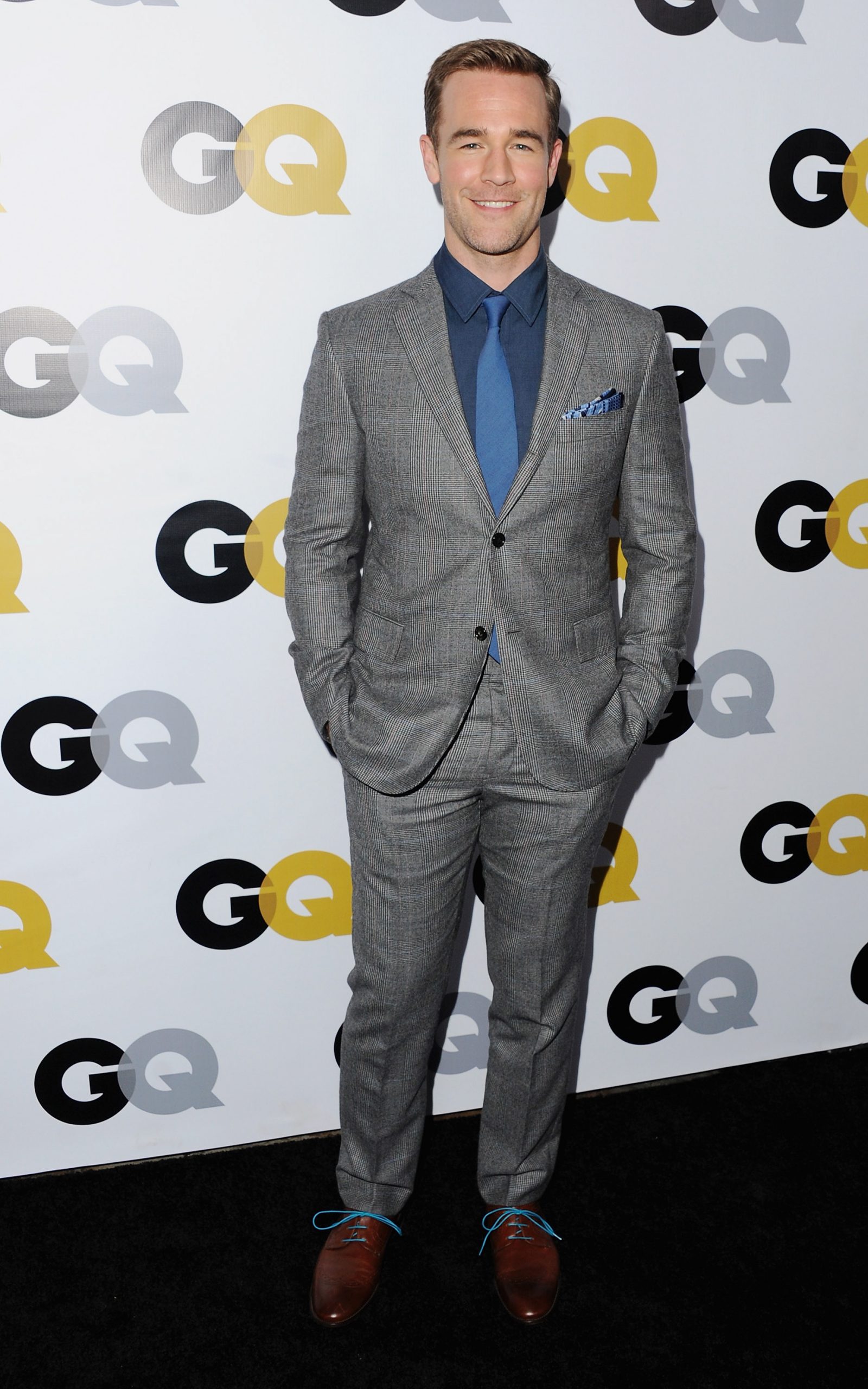 Stepping onto the black carpet in a sharp gray suit with bright blue laces, James Van Der Beek blends polish with personality. At GQ’s event at the Wilshire Ebell Theatre, he exudes effortless charm and modern sophistication.