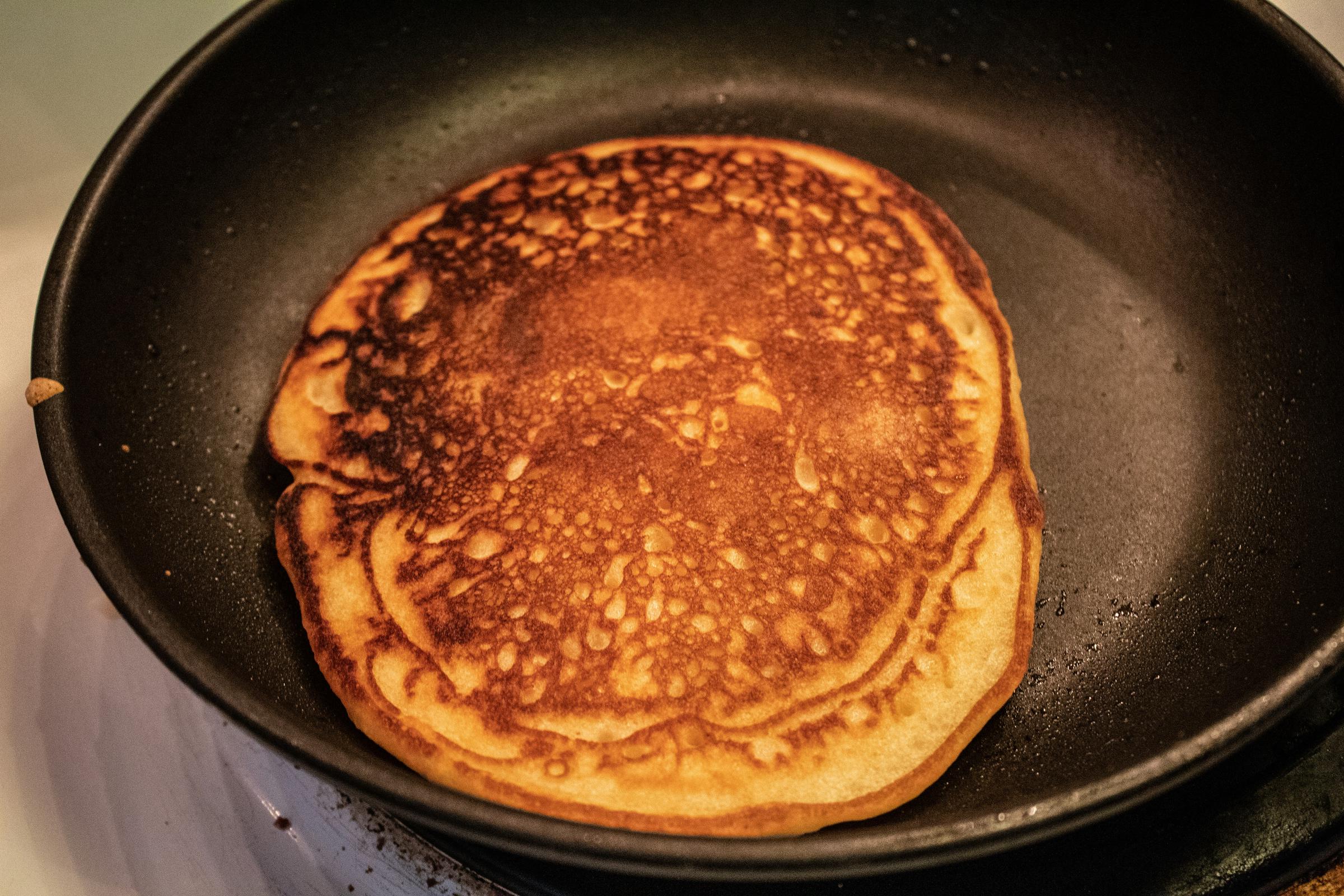 A pancake in a pan | Source: Unsplash