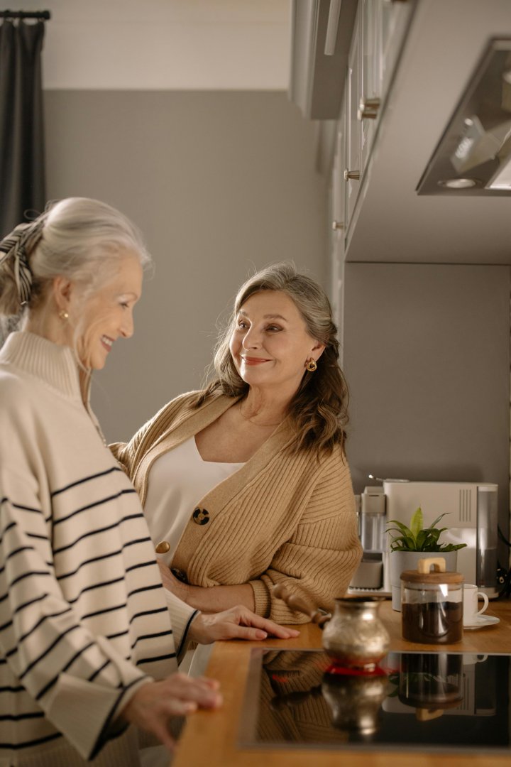Two women standing in a kitchen | Source: Pexels