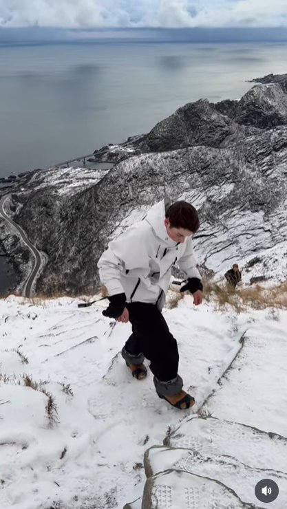 Ben Travolta climbing up a snowy mountain in Norway in a post dated November 12, 2025 | Source: Instagram/johntravolta