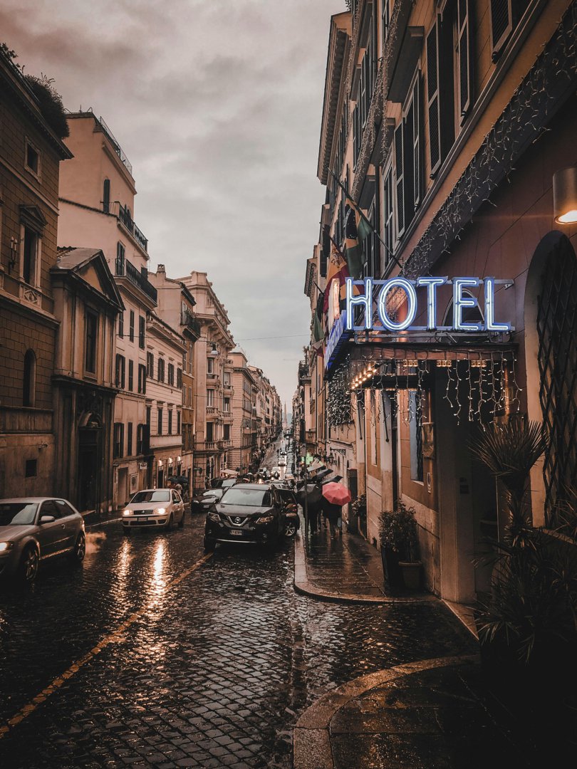 The exterior of a hotel | Source: Pexels