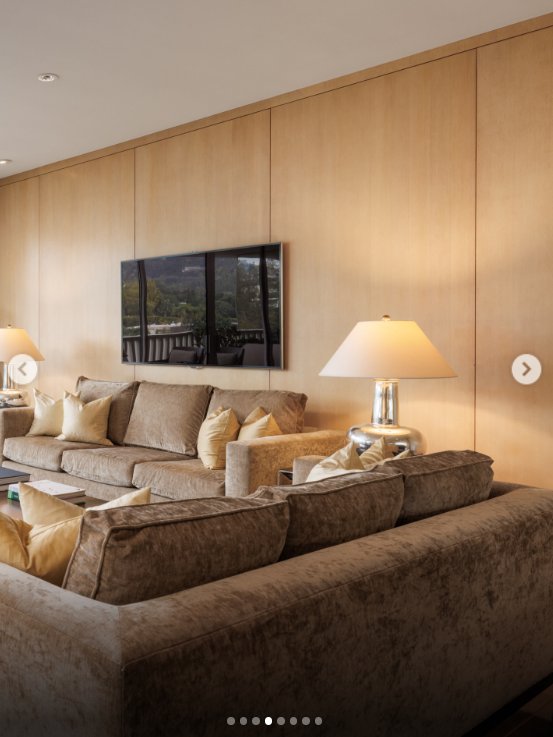 The inside of Ozzy and Sharon Osbourne's condo | Source: Instagram/carolwoodrealestate