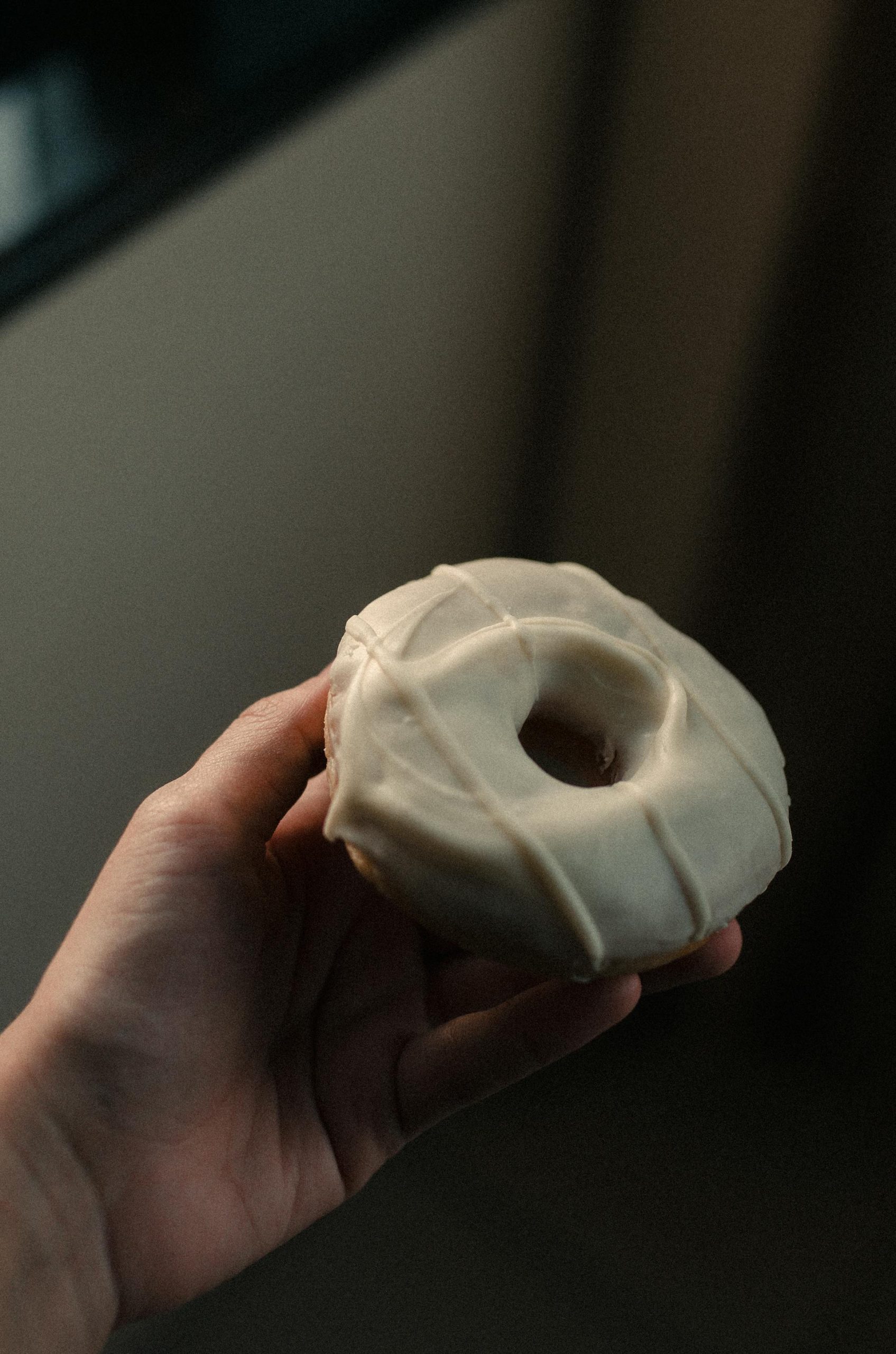 A person holding a donut | Source: Pexels
