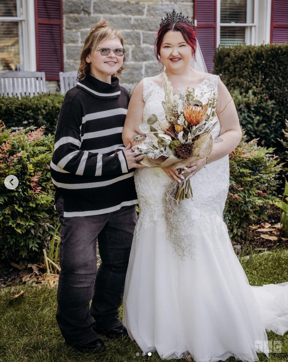 Amy Slaton poses with her sister, Tammy Slaton, during her Halloween-themed wedding, as posted on October 31, 2025 | Source: Instagram/tlc