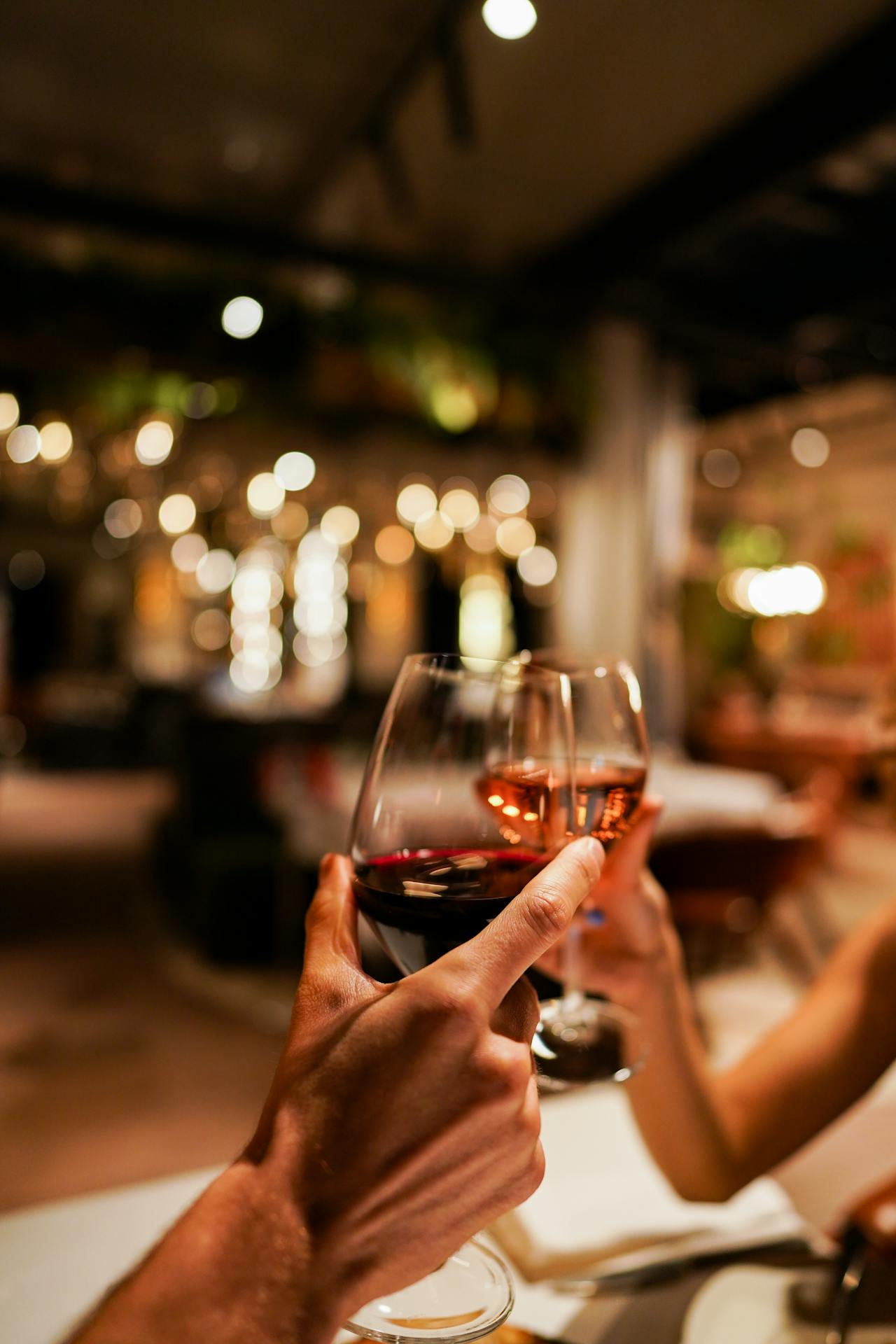 A couple clinking their wine glasses | Source: Pexels