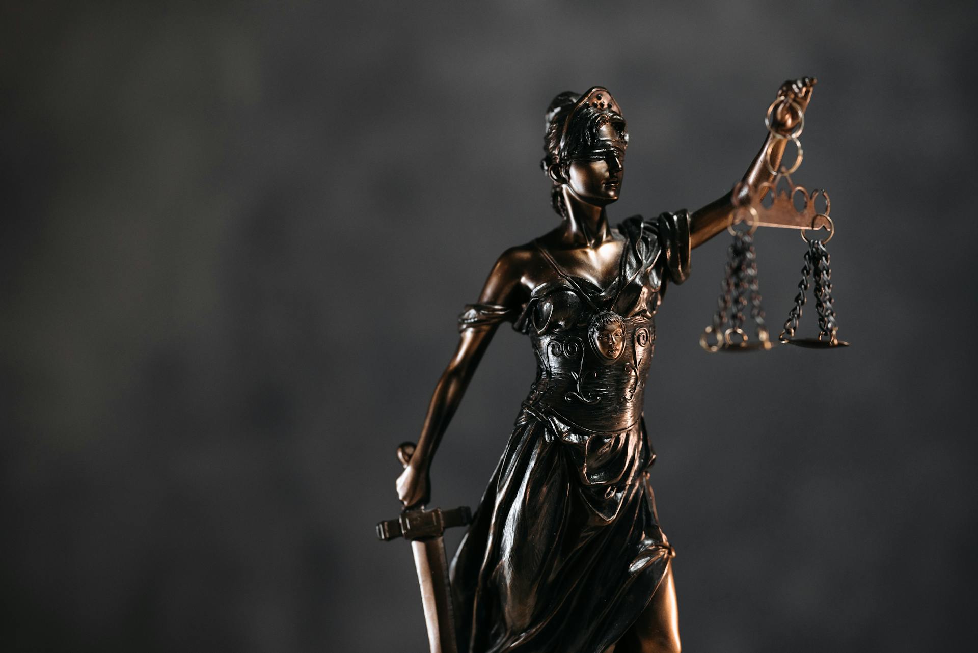 A statue of Lady Justice holding the scales | Source: Pexels