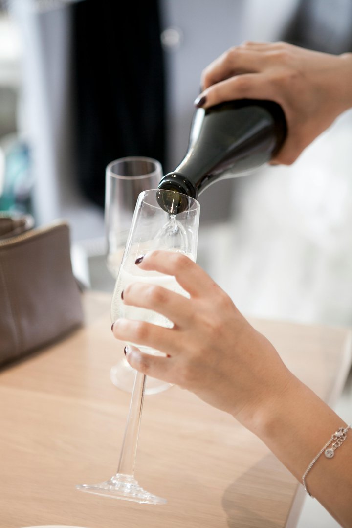 A person pouring a glass of champagne | Source: Pexels