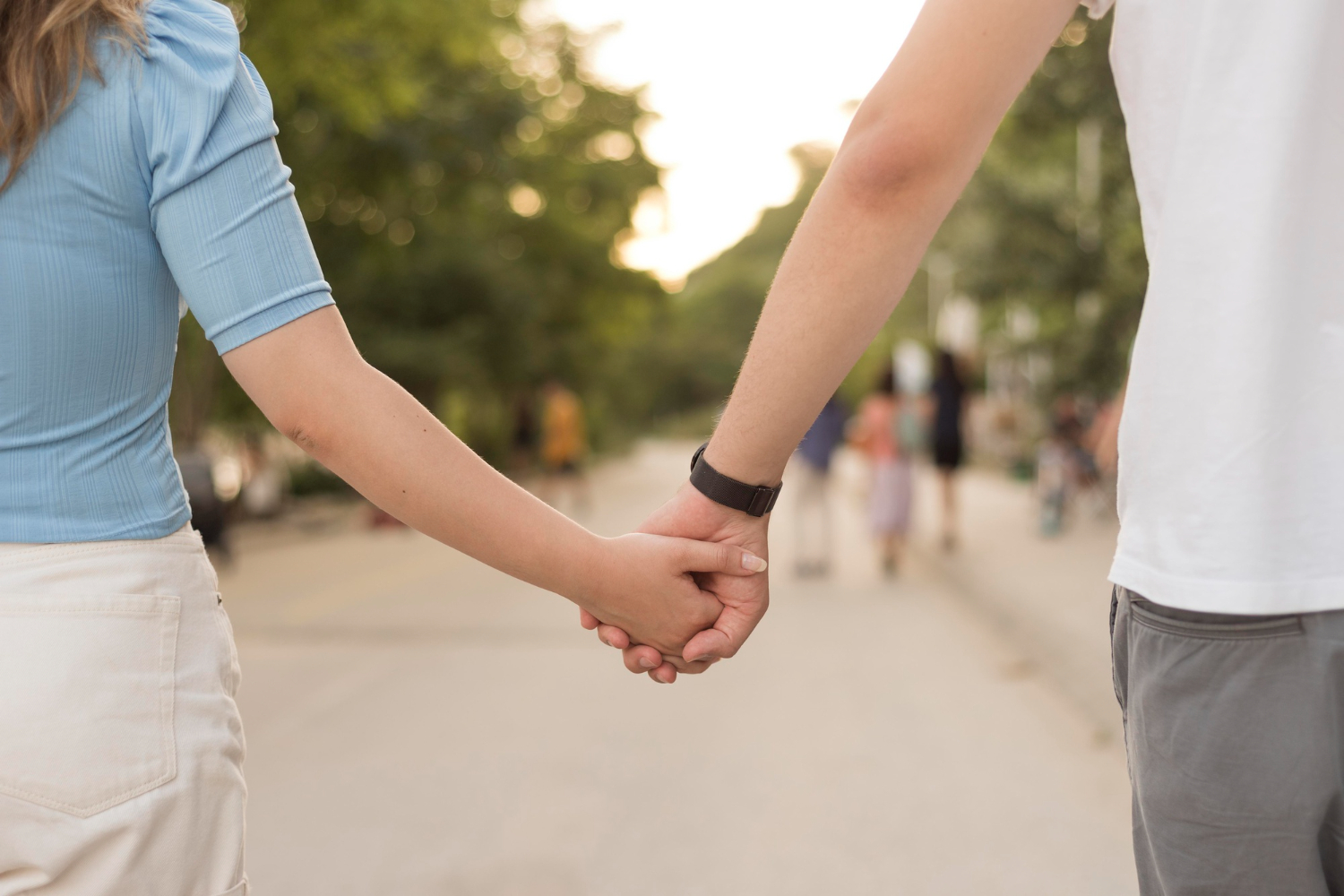 A couple holding hands and walking together | Source: Freepik
