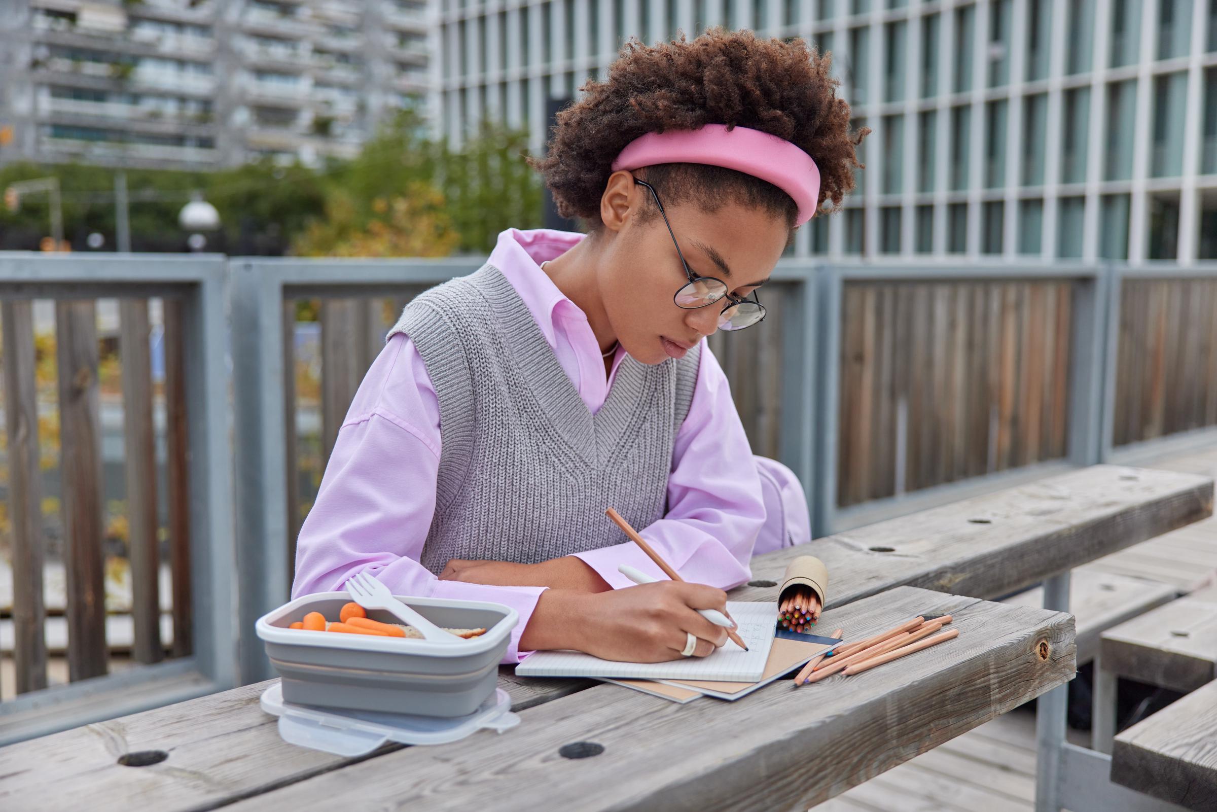 A teenage girl studying | Source: Freepik
