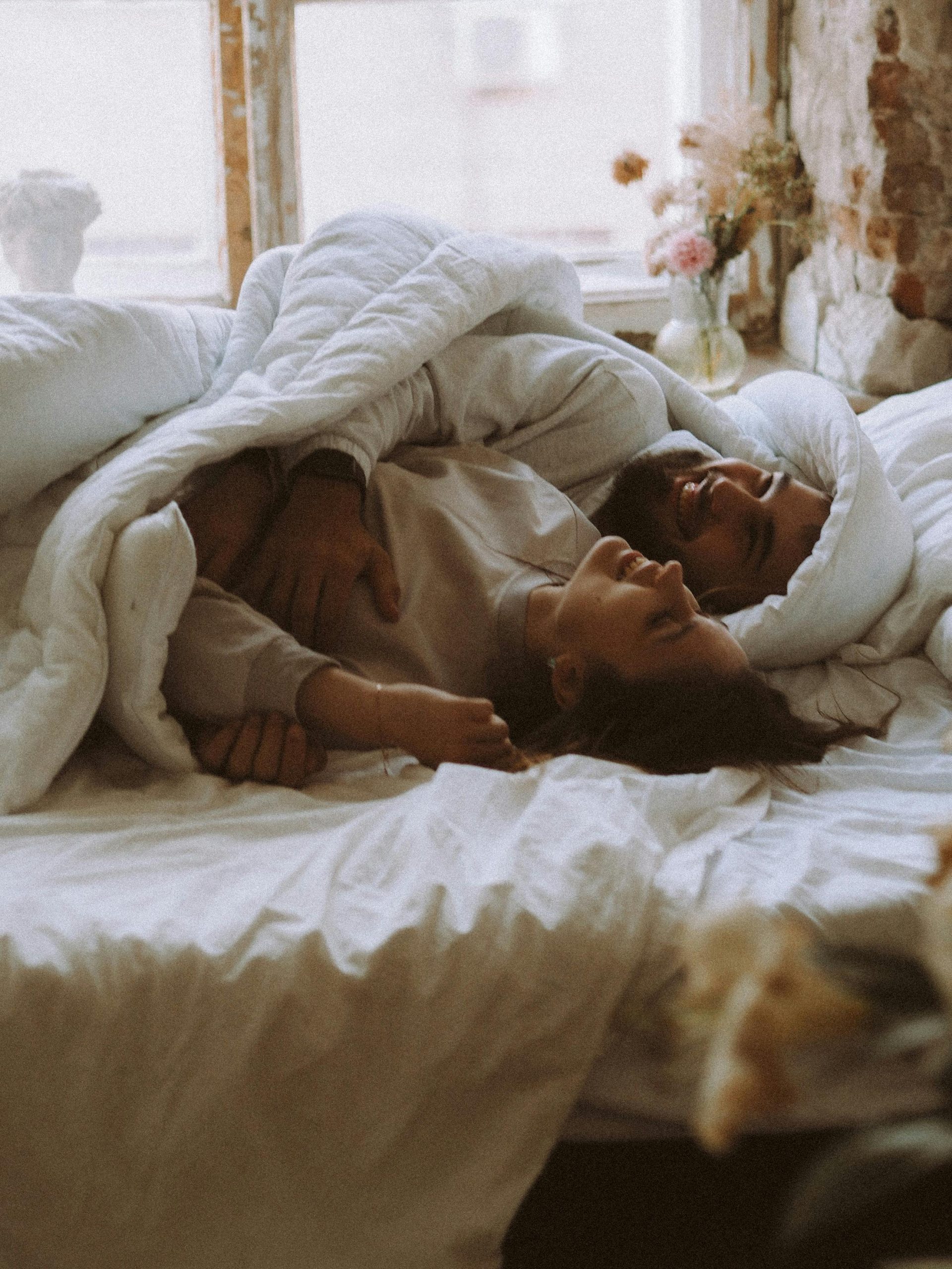 A couple lying in bed | Source: Pexels