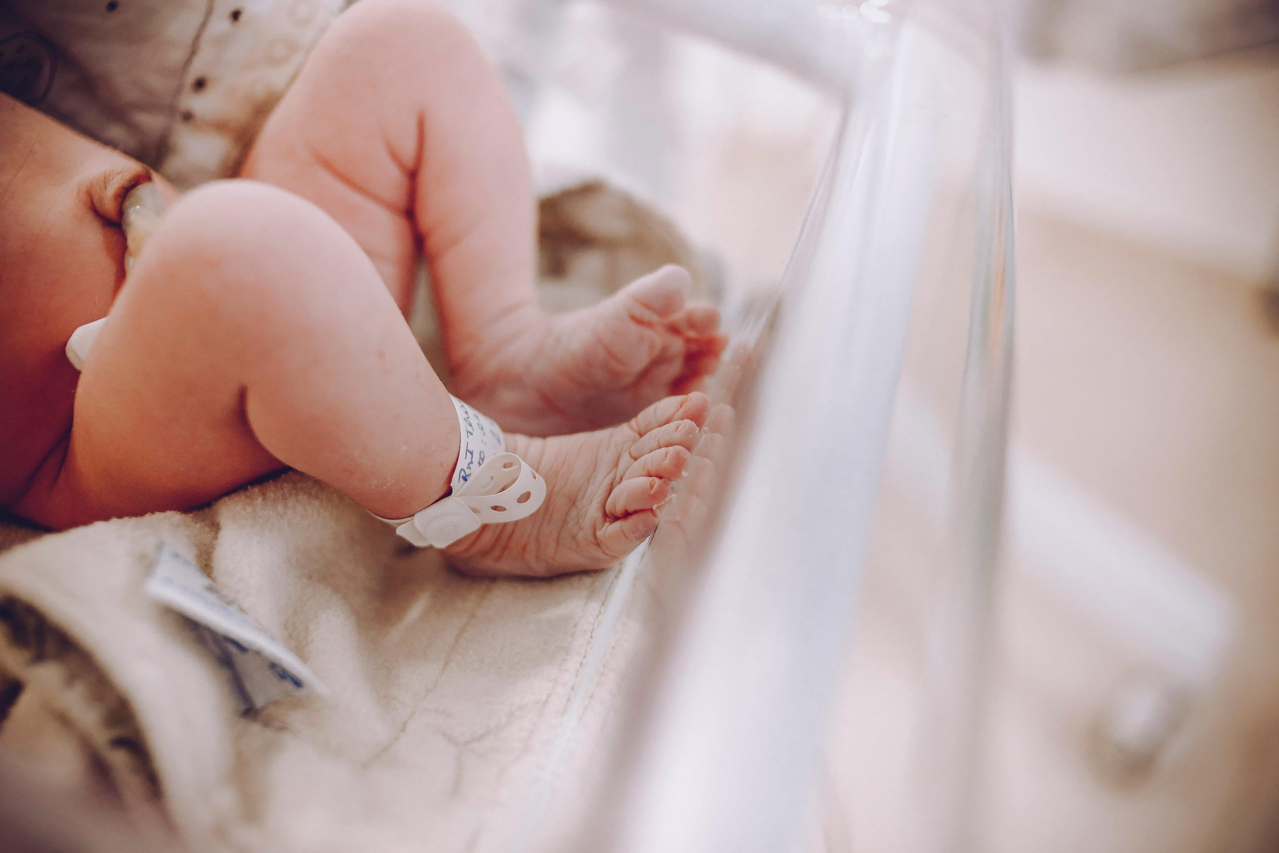A newborn baby in a bassinette | Source: Pexels