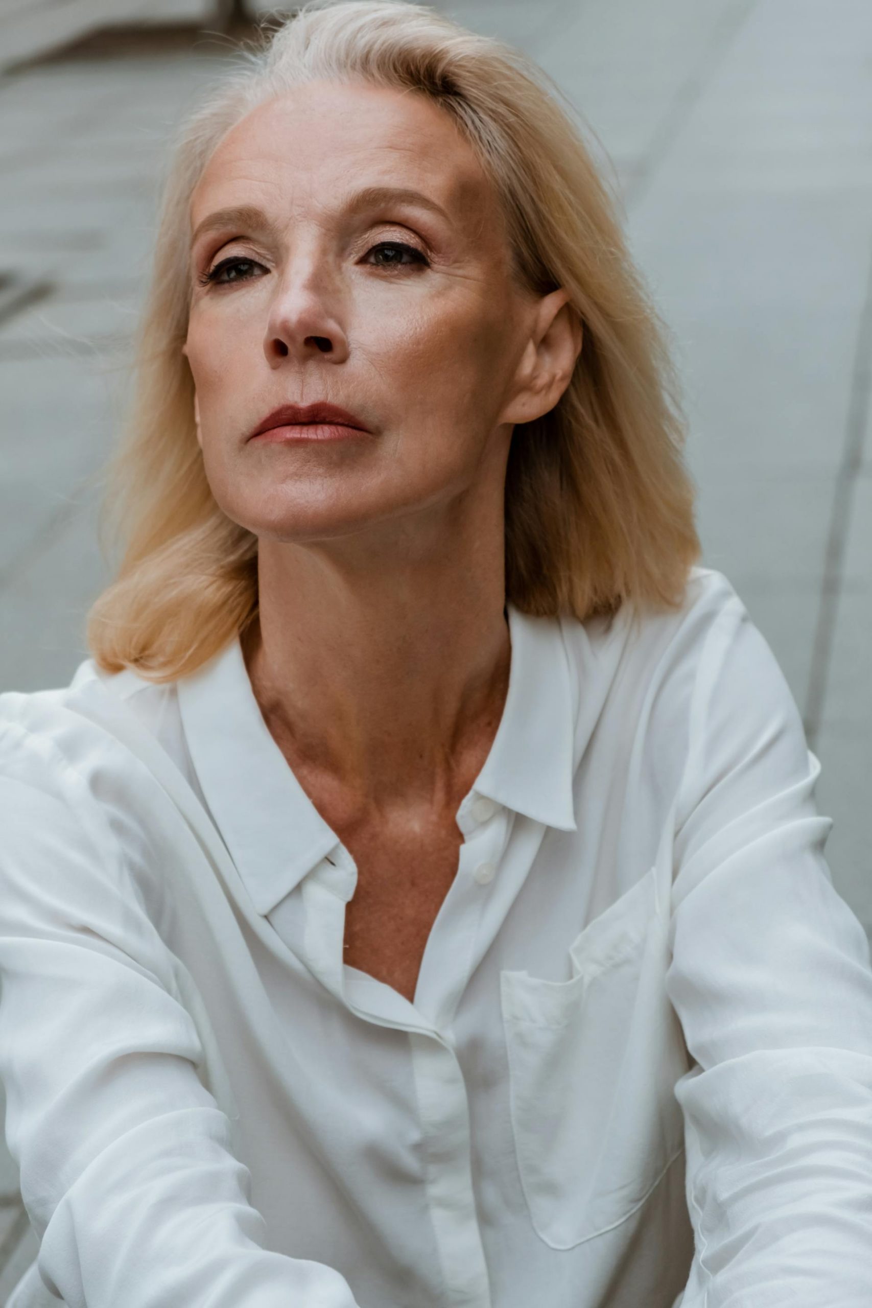 An elegant mature woman | Source: Pexels